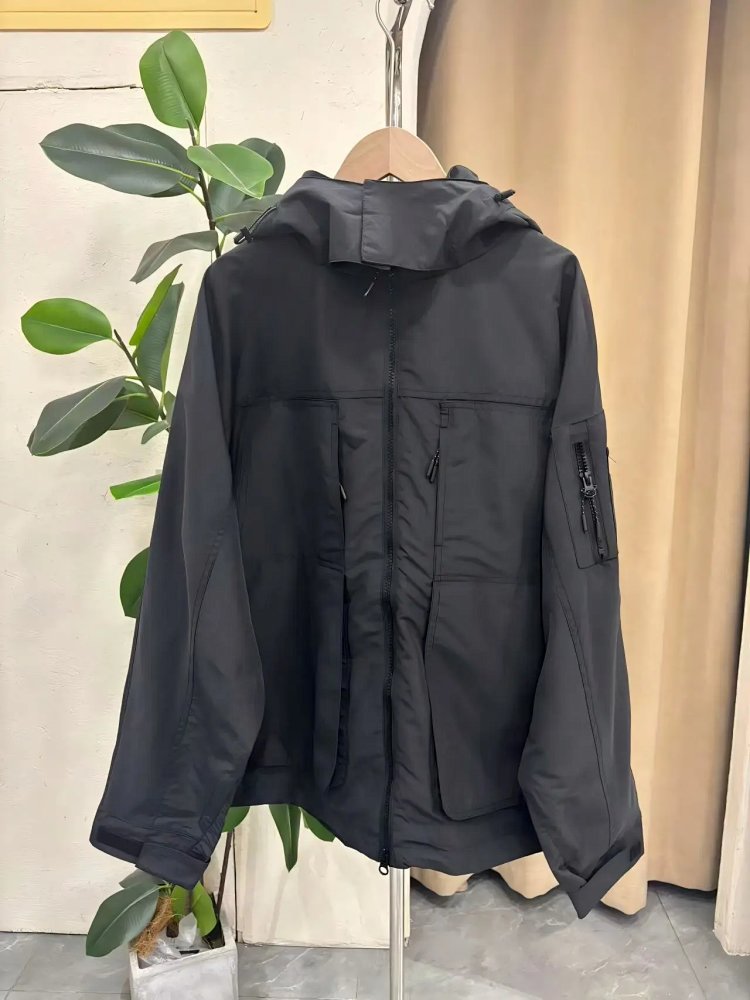 LACOSTE  Crocodile hooded workwear jacket is easy to wear for outdoor leisure and business, and can 