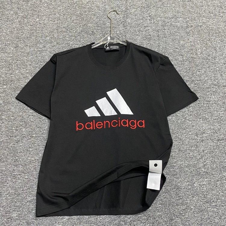 Balenciaga Adidas Joint Short Sleeve Fashion Show with Large Logo | Supeerbuy Spreadsheet