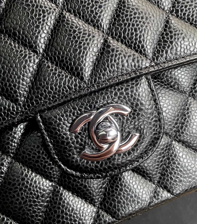 Chanel genuine leather women's bag with diamond grid chain shoulder crossbody bag | Supeerbuy Spread