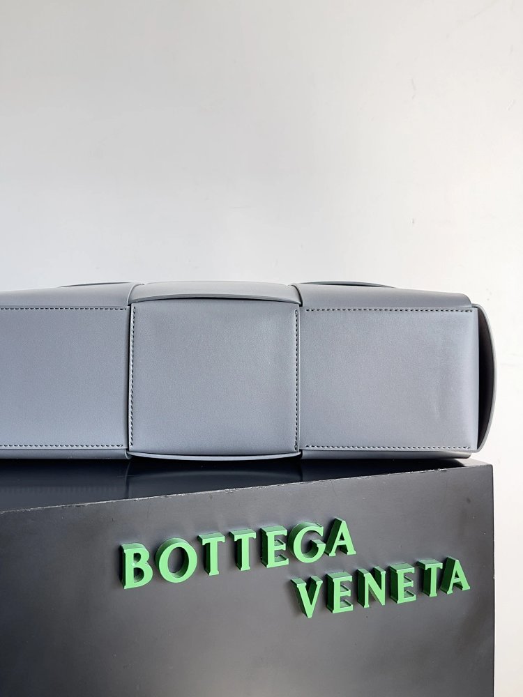 Bottega Veneta Large Grid Knitted Men's briefcase | Supeerbuy Spreadsheet