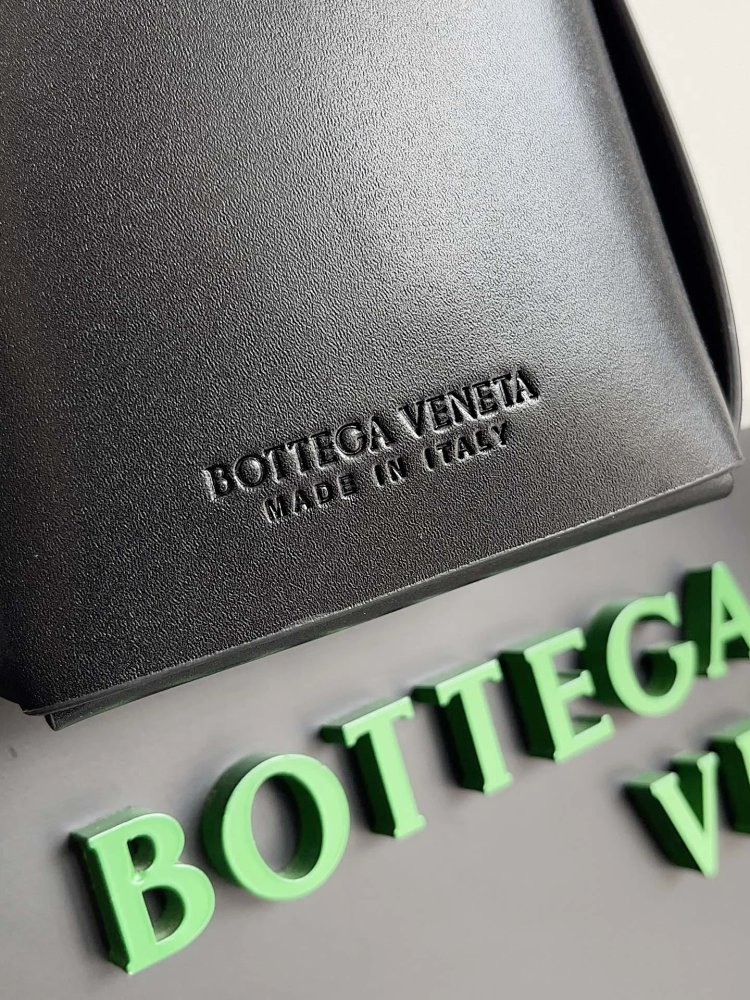 Bottega Veneta Large Grid Knitted Men's briefcase | Supeerbuy Spreadsheet