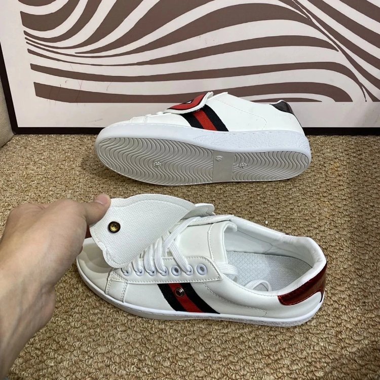 Gucci kisses red lips in white shoes | Supeerbuy Spreadsheet