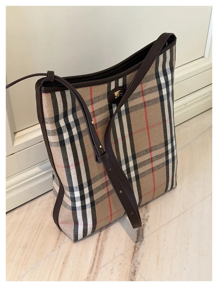 Burberry  Classic British plaid crossbody bag | Supeerbuy Spreadsheet