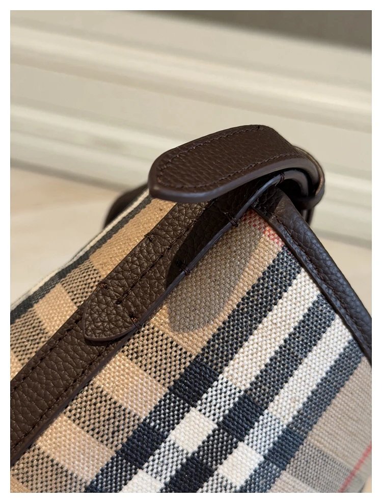 Burberry  Classic British plaid crossbody bag | Supeerbuy Spreadsheet