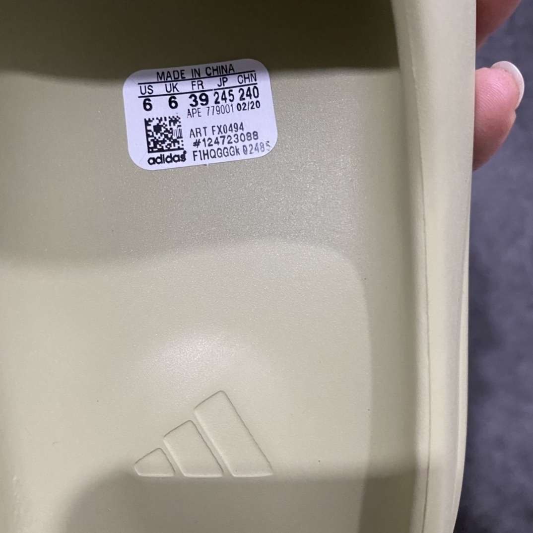 Adidas slippers T538022 | Supeerbuy Spreadsheet