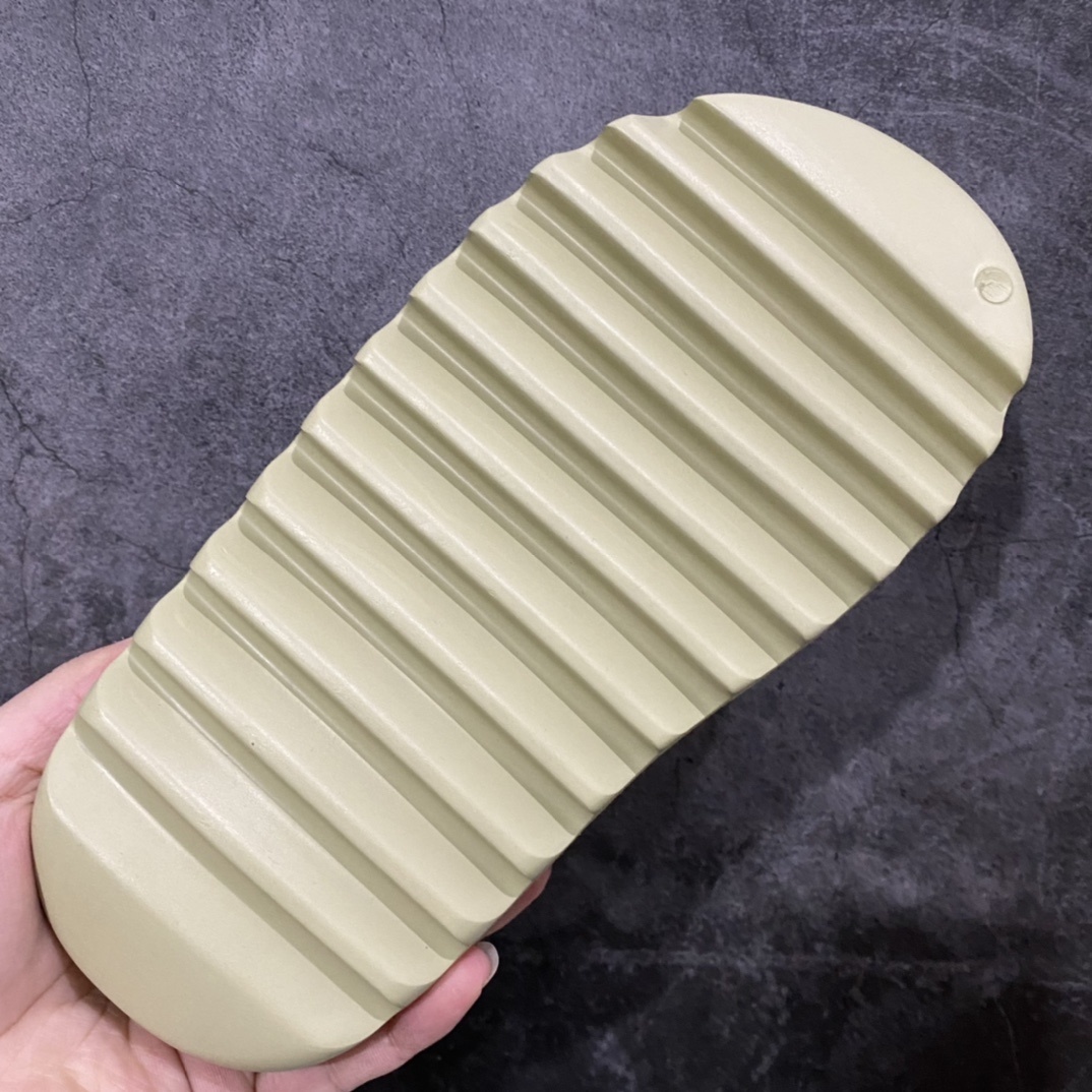 Adidas slippers T538022 | Supeerbuy Spreadsheet