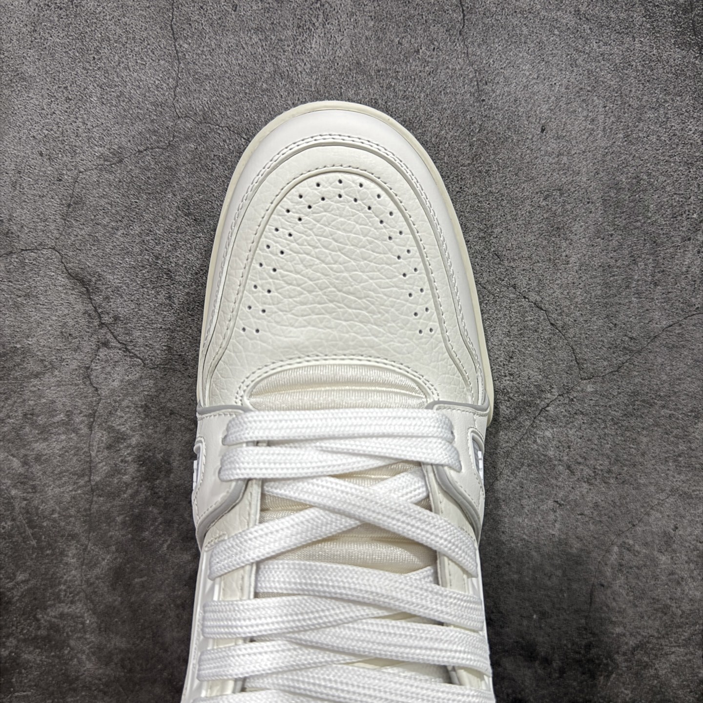 Louis Vuitton  Trainer Sneaker T538002 | Supeerbuy Spreadsheet