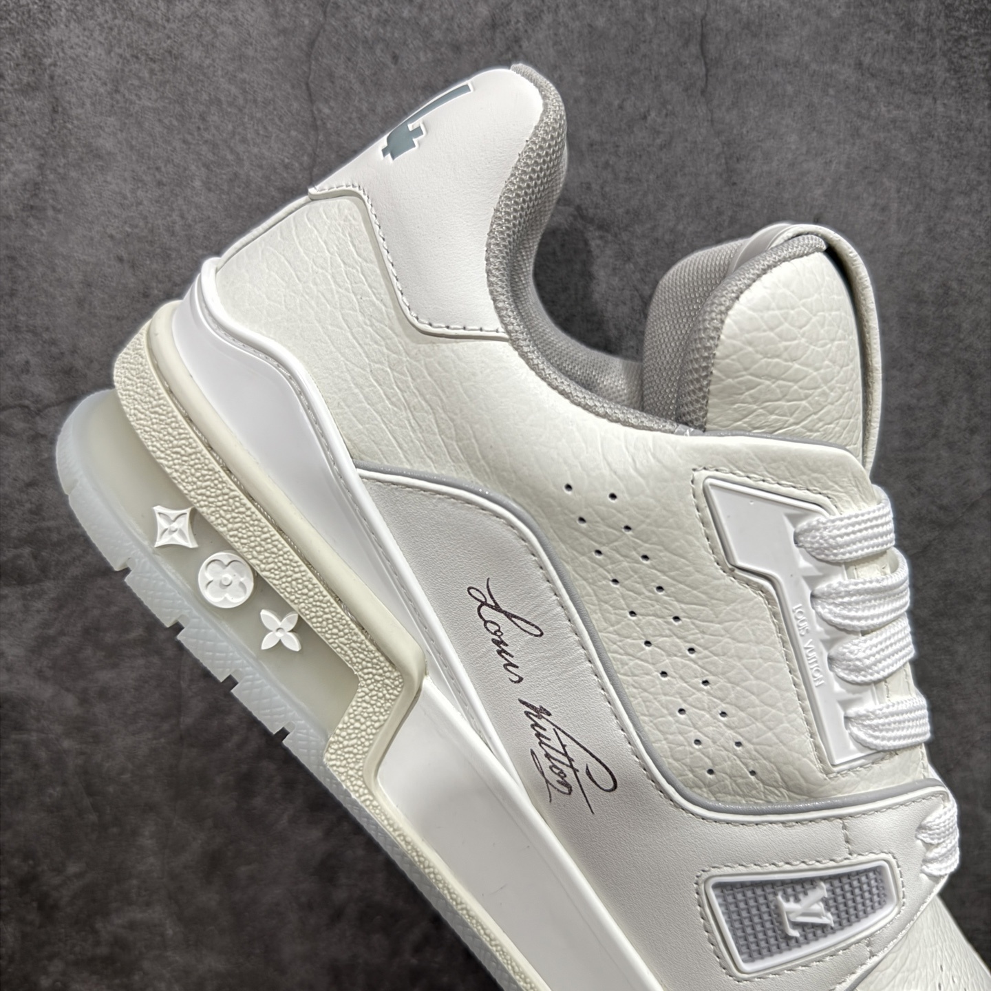 Louis Vuitton  Trainer Sneaker T538002 | Supeerbuy Spreadsheet
