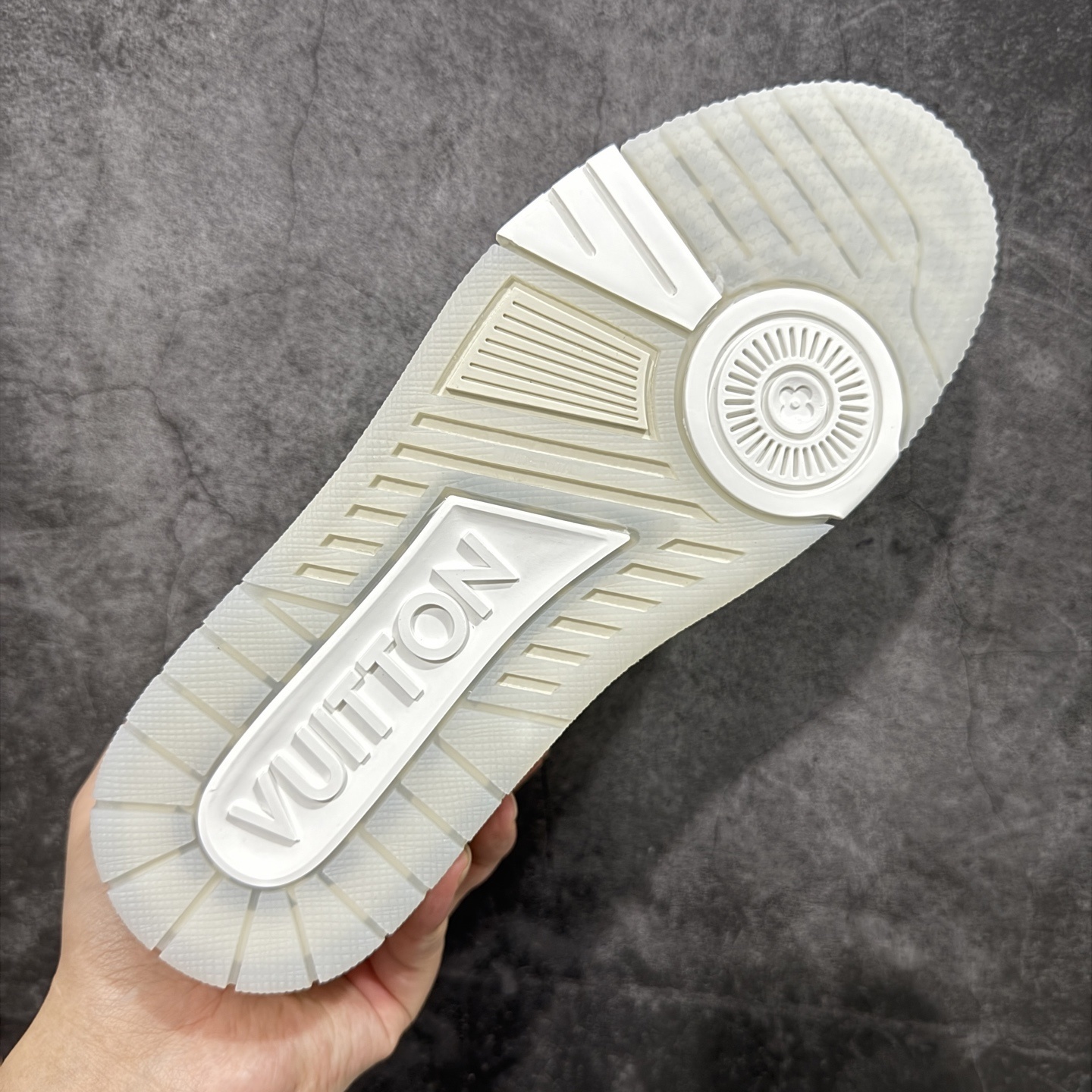 Louis Vuitton  Trainer Sneaker T538002 | Supeerbuy Spreadsheet