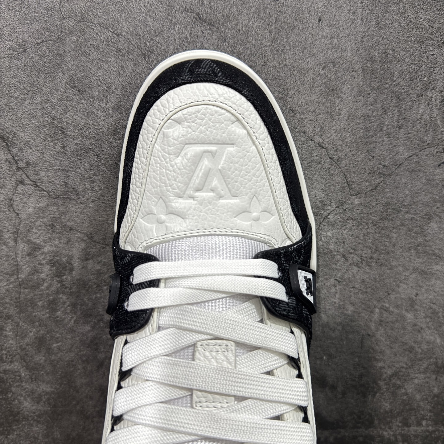 Louis Vuitton  Trainer Sneaker T538004 | Supeerbuy Spreadsheet