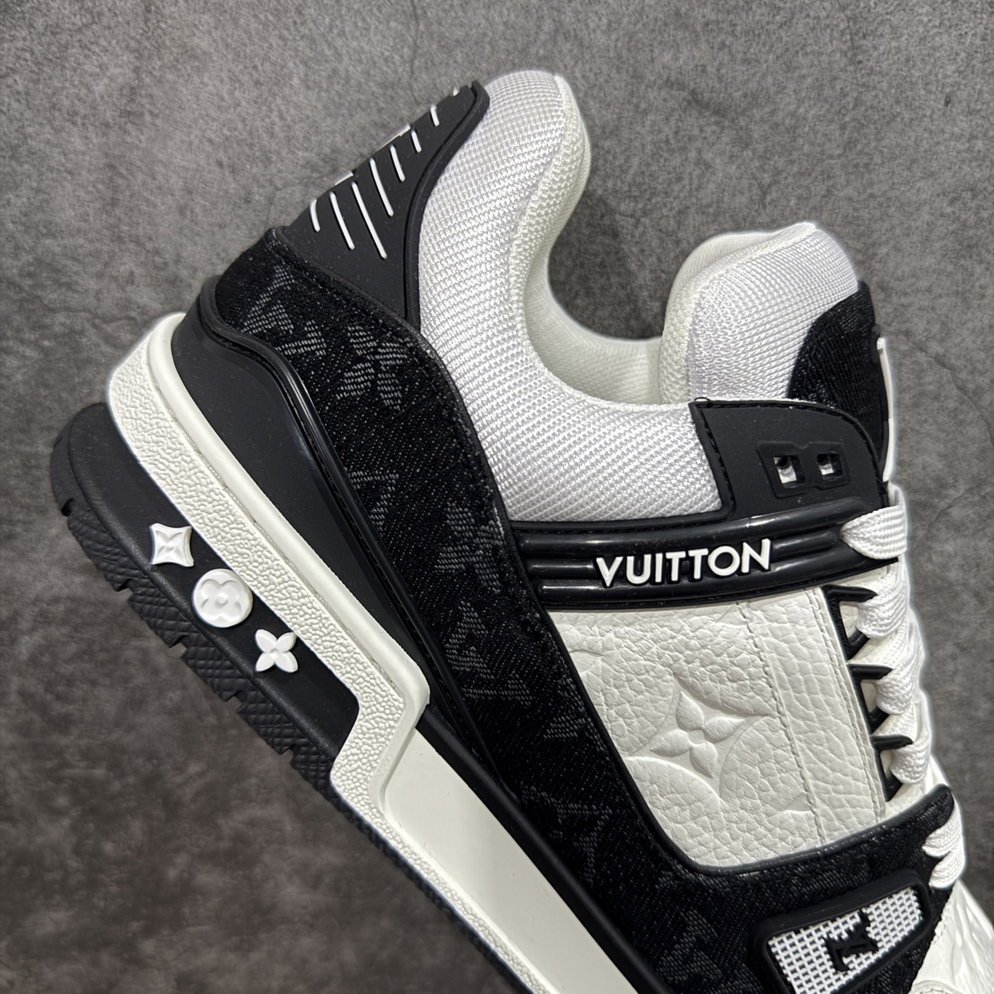 Louis Vuitton  Trainer Sneaker T538004 | Supeerbuy Spreadsheet