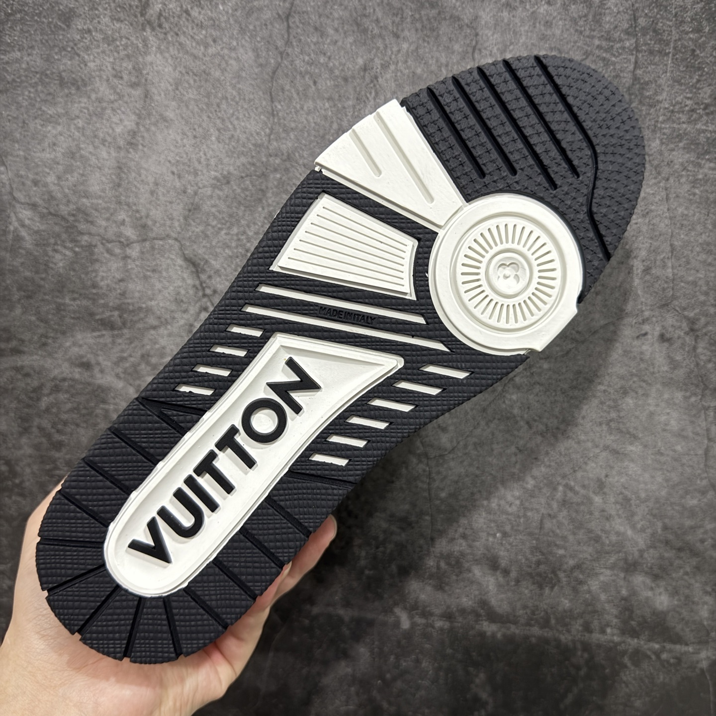Louis Vuitton  Trainer Sneaker T538004 | Supeerbuy Spreadsheet