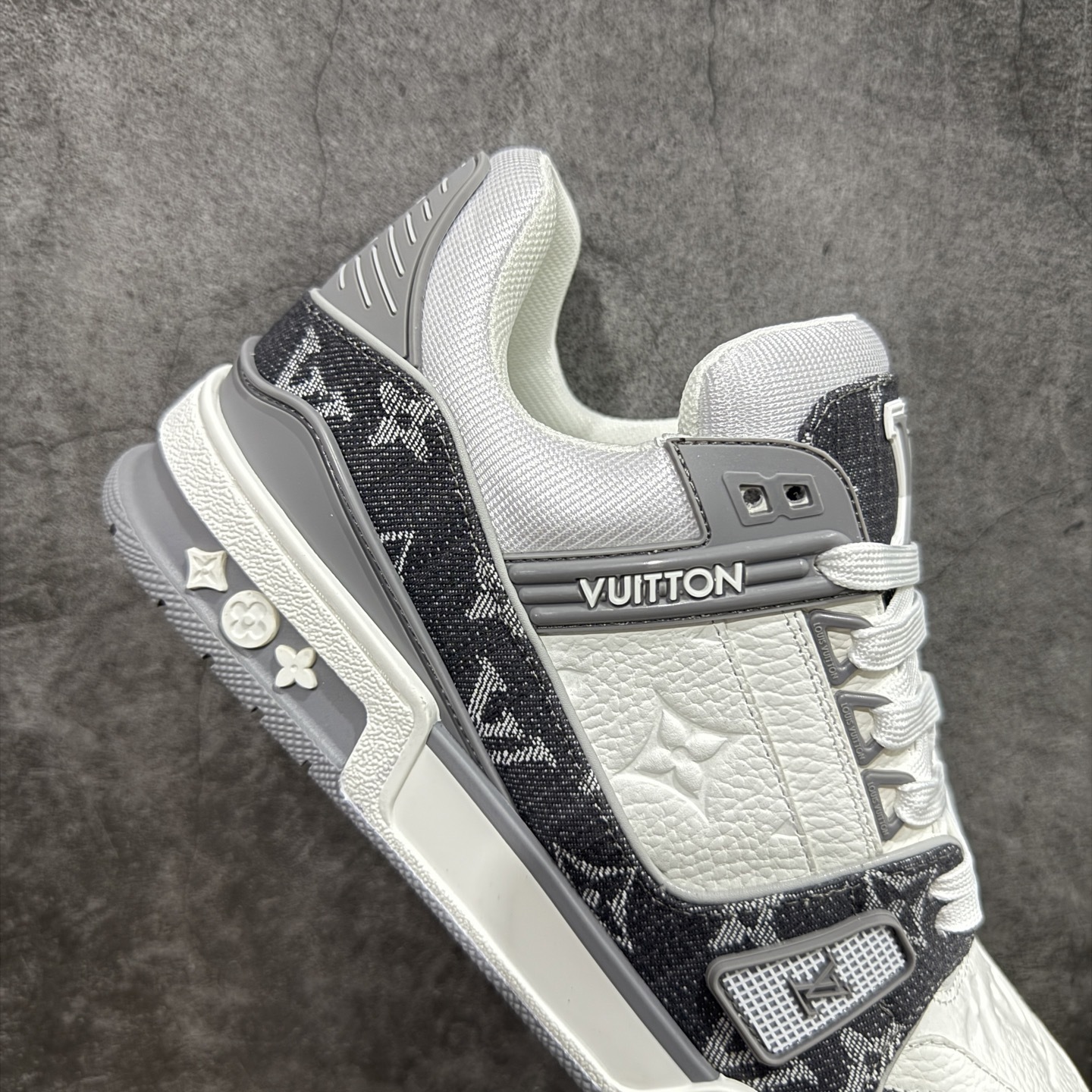 Louis Vuitton  Trainer Sneaker T538003 | Supeerbuy Spreadsheet