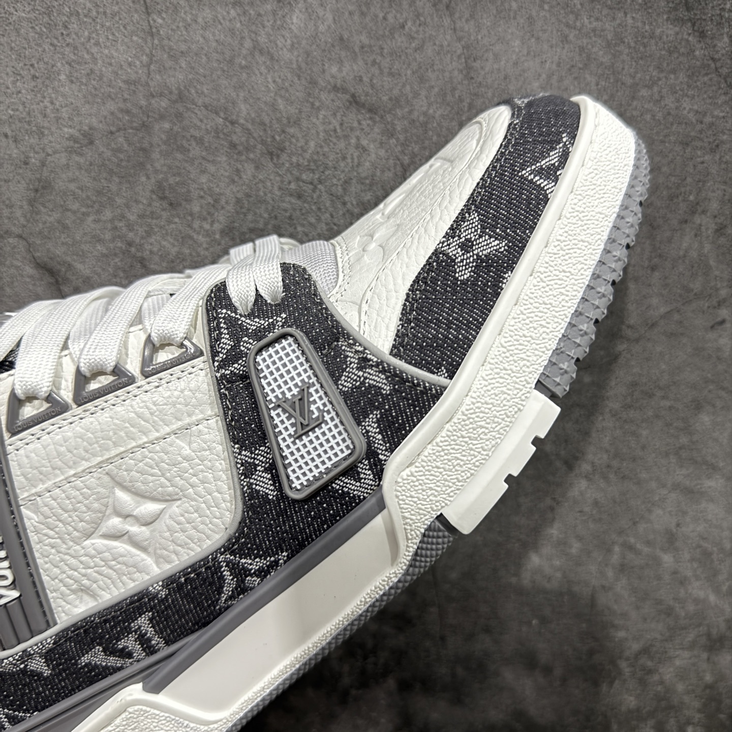 Louis Vuitton  Trainer Sneaker T538003 | Supeerbuy Spreadsheet