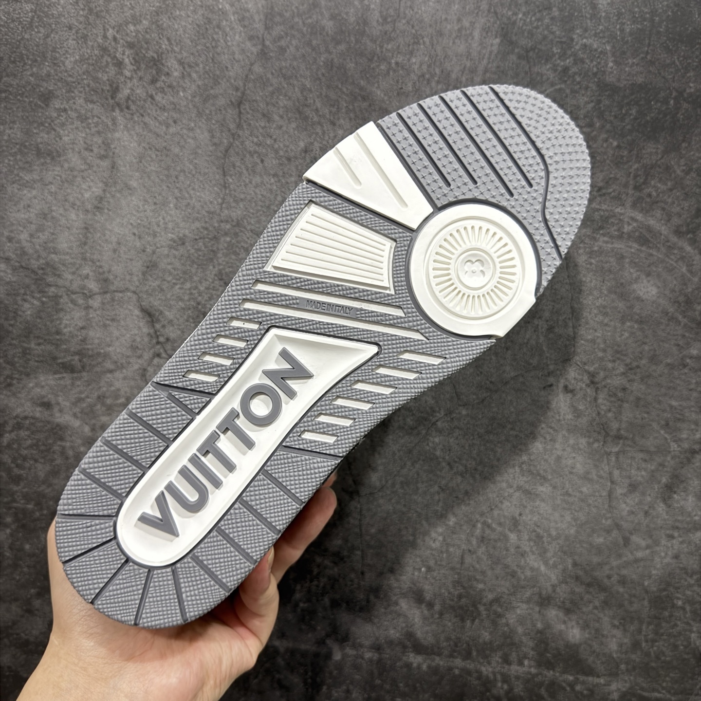 Louis Vuitton  Trainer Sneaker T538003 | Supeerbuy Spreadsheet