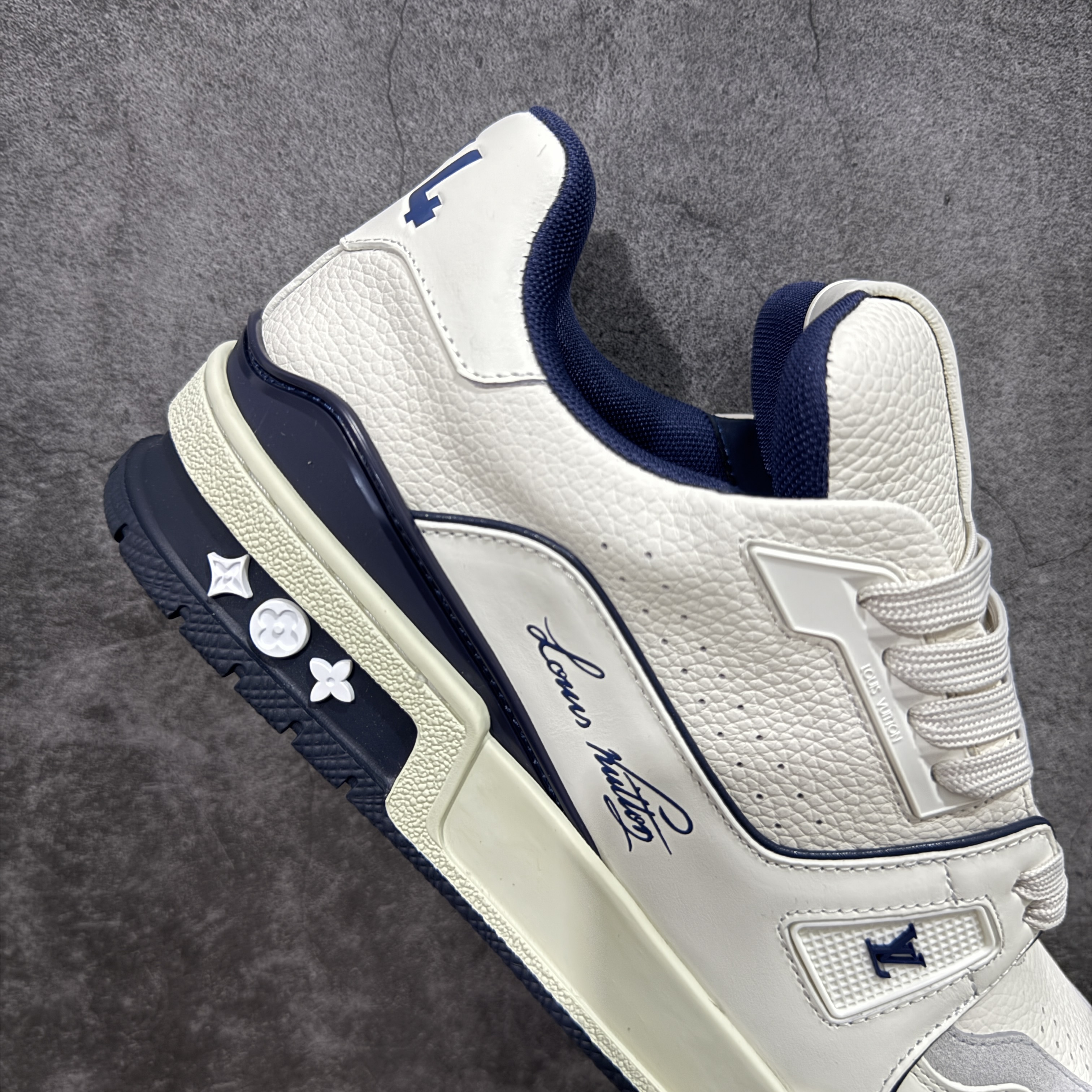 Louis Vuitton  Trainer Sneaker T538006 | Supeerbuy Spreadsheet