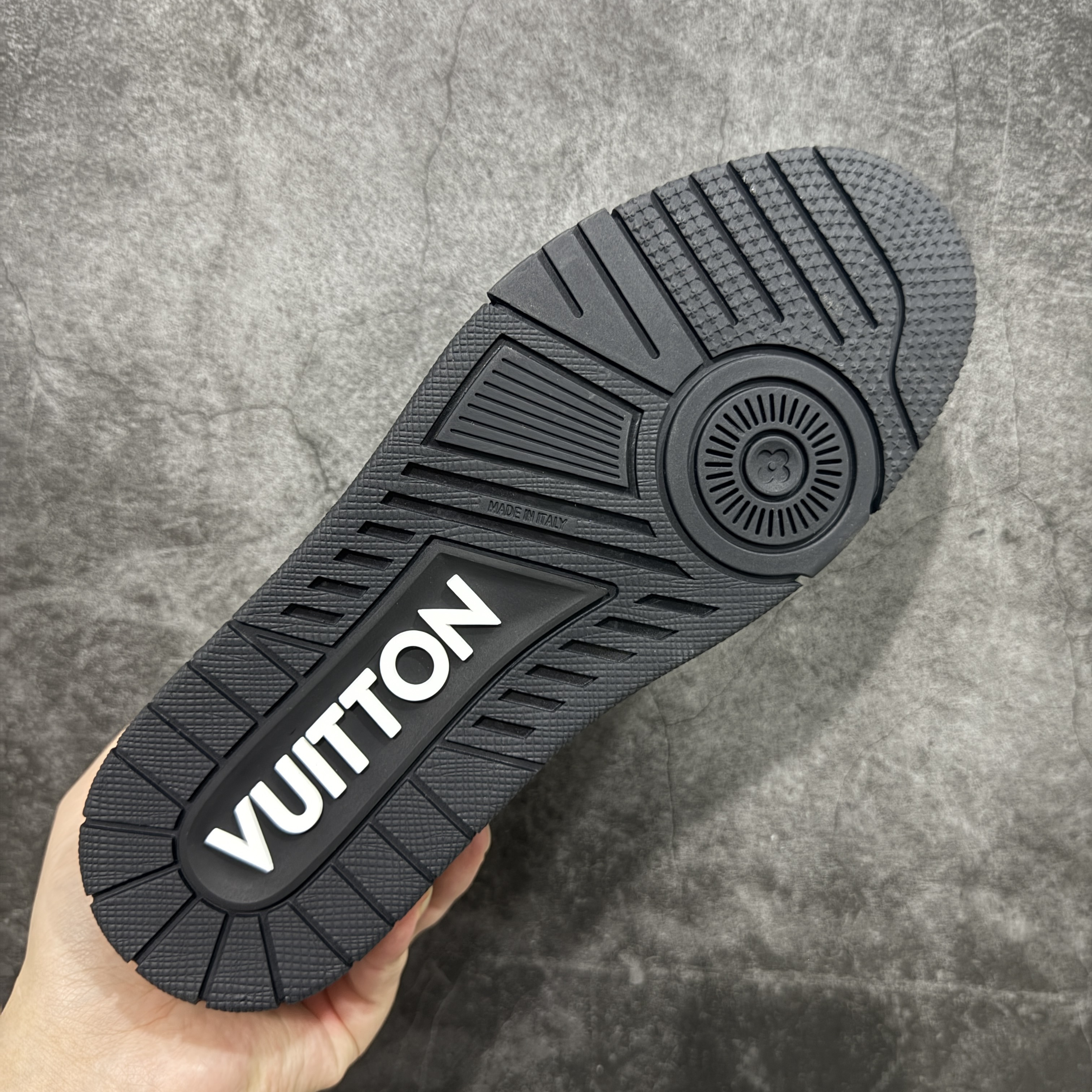 Louis Vuitton  Trainer Sneaker T538007 | Supeerbuy Spreadsheet
