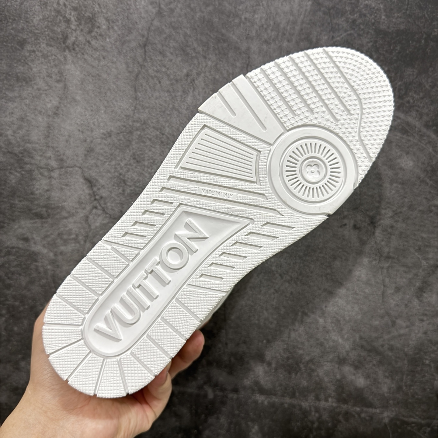 Louis Vuitton Trainer Sneaker T538008 | Supeerbuy Spreadsheet
