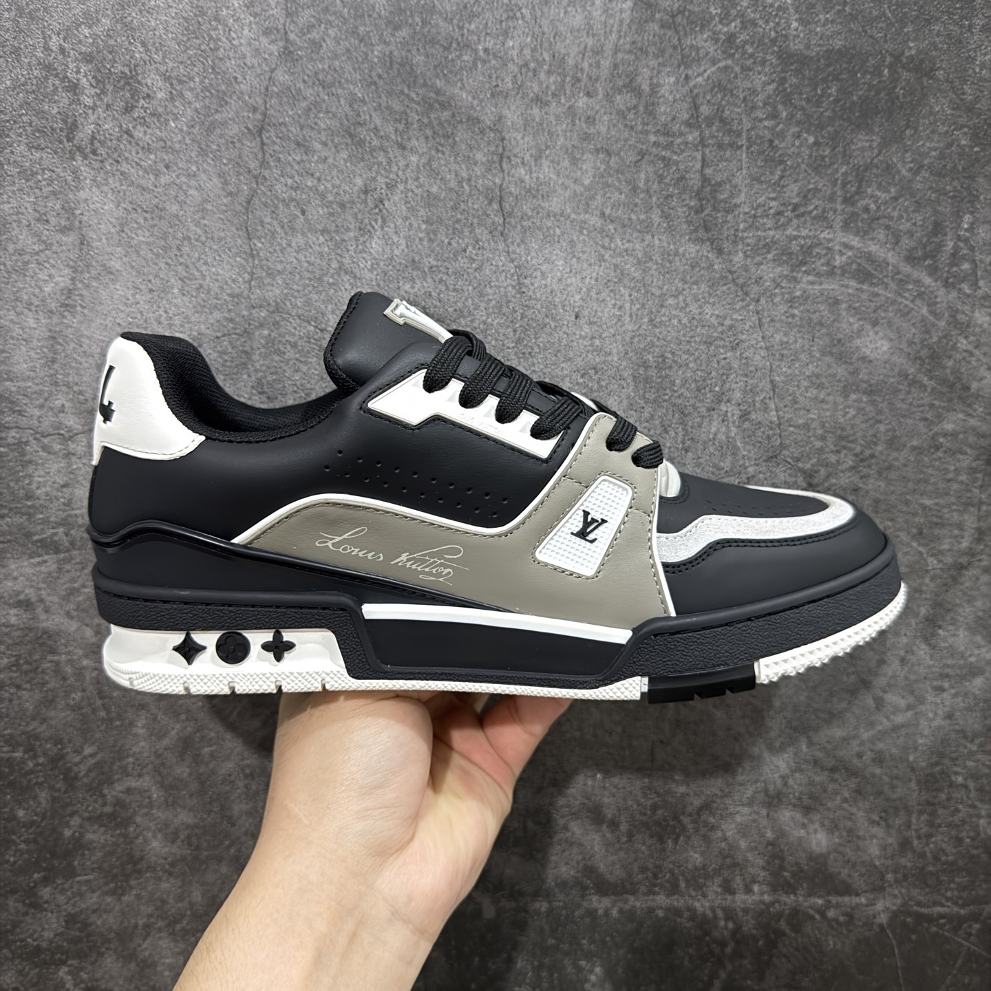 Louis Vuitton Trainer Sneaker T538010 | Supeerbuy Spreadsheet
