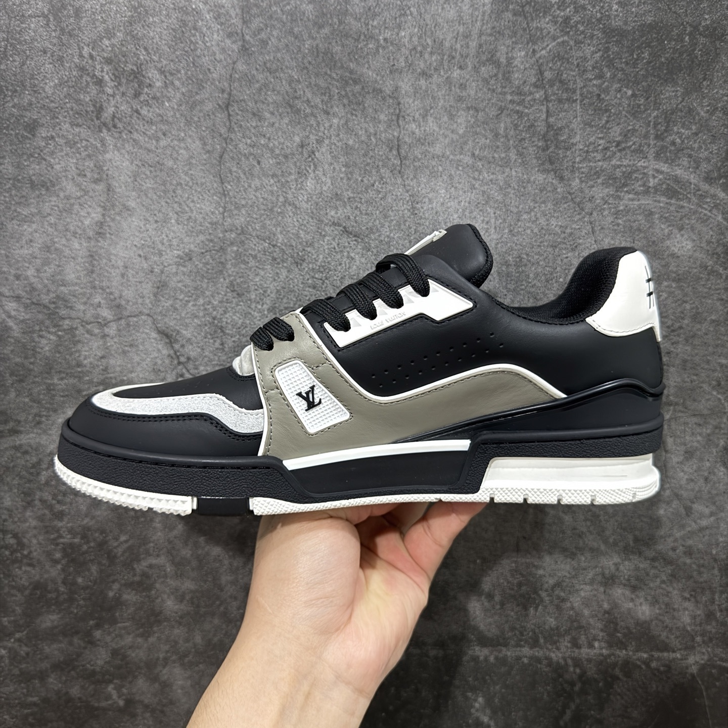 Louis Vuitton Trainer Sneaker T538010 | Supeerbuy Spreadsheet
