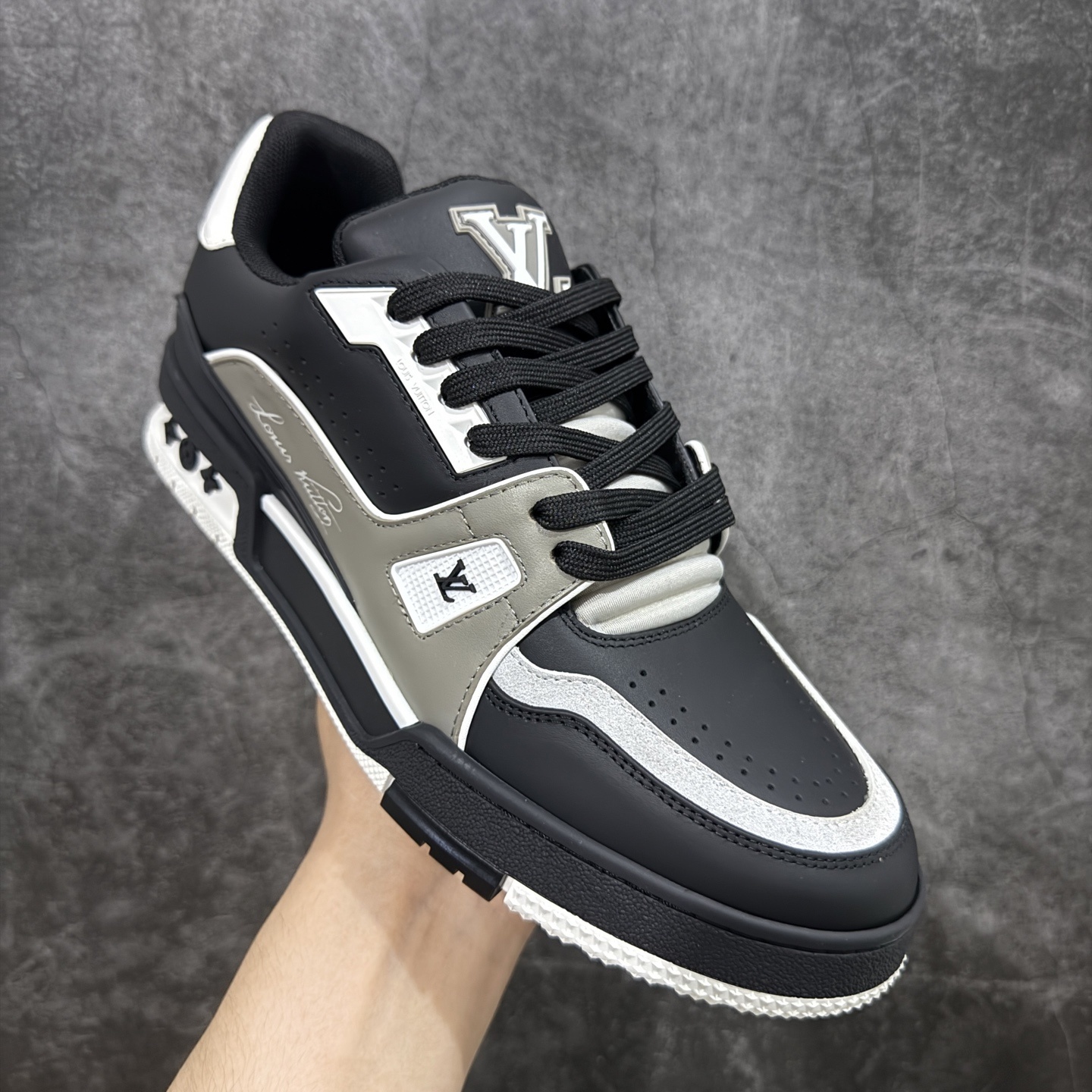 Louis Vuitton Trainer Sneaker T538010 | Supeerbuy Spreadsheet