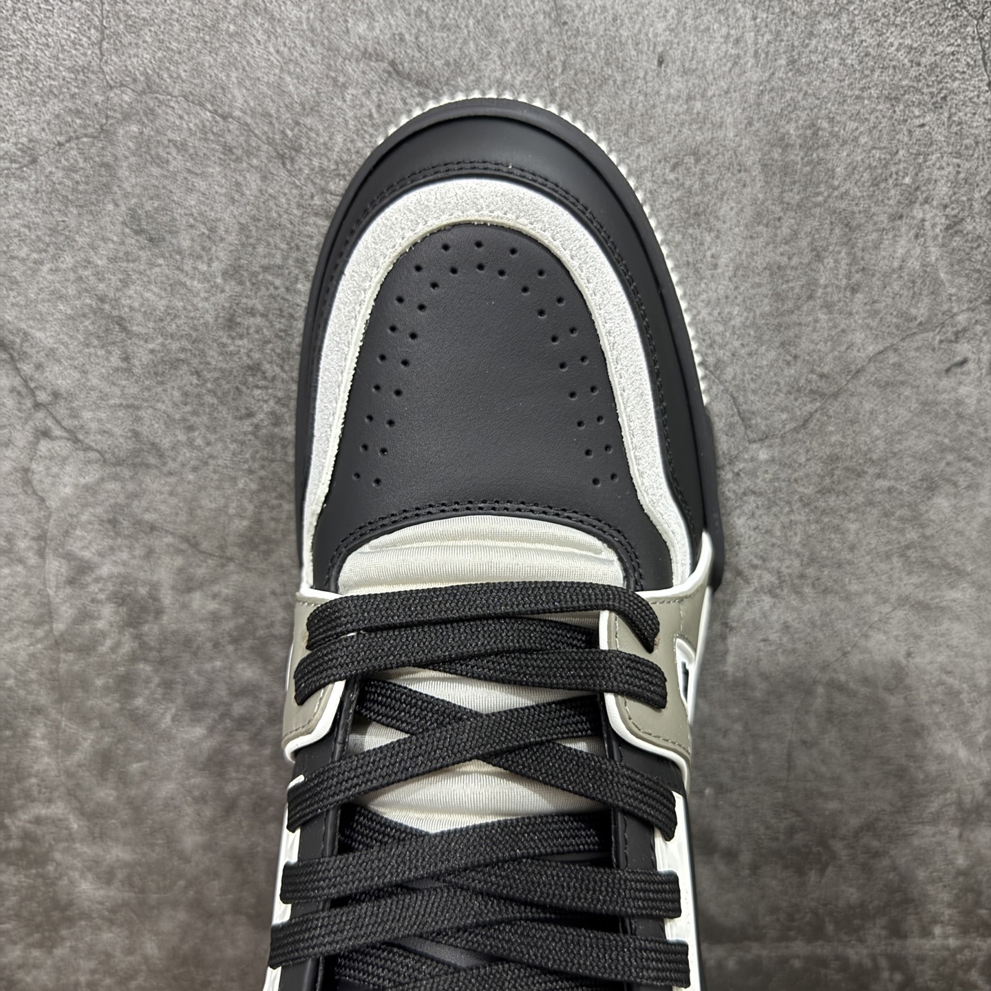Louis Vuitton Trainer Sneaker T538010 | Supeerbuy Spreadsheet