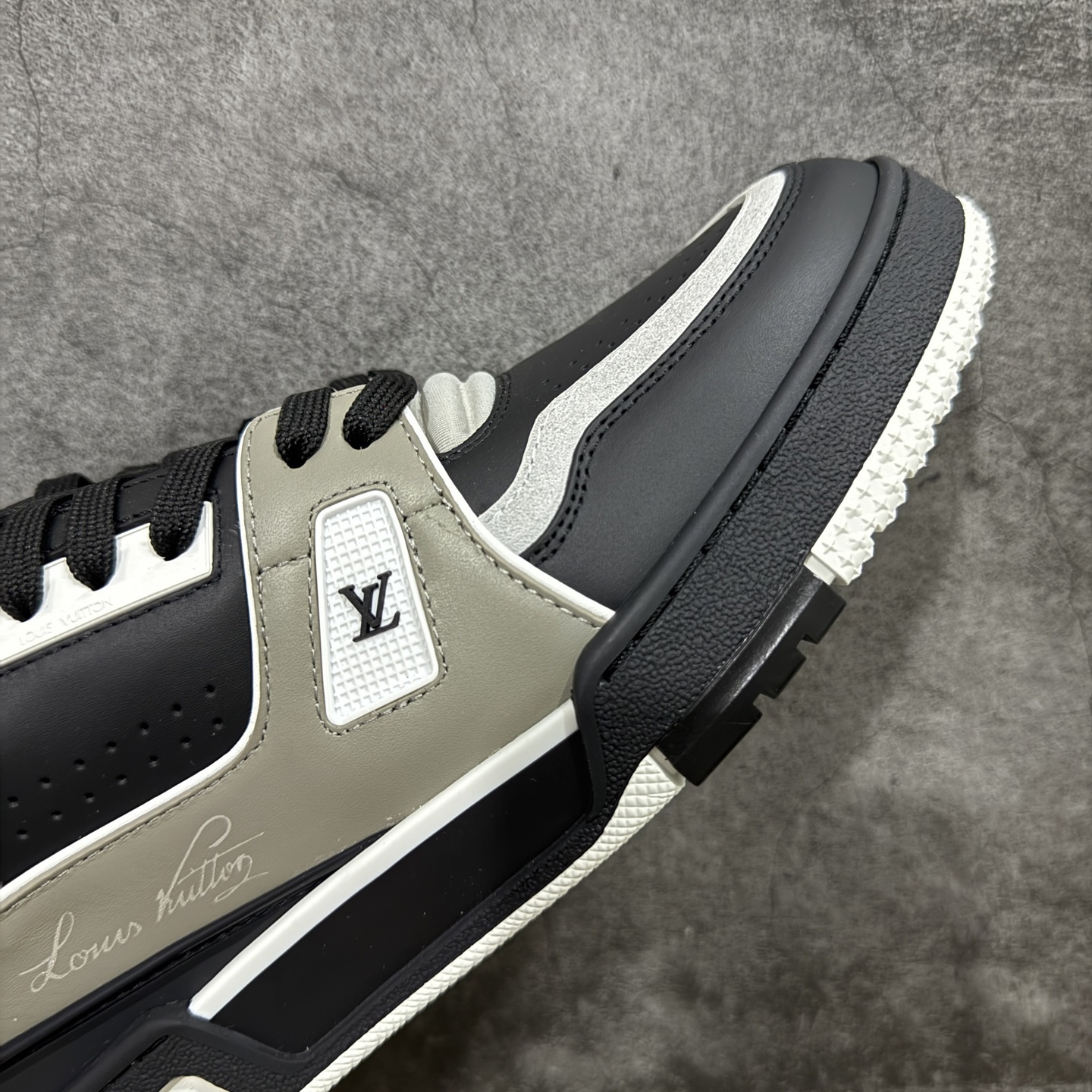 Louis Vuitton Trainer Sneaker T538010 | Supeerbuy Spreadsheet