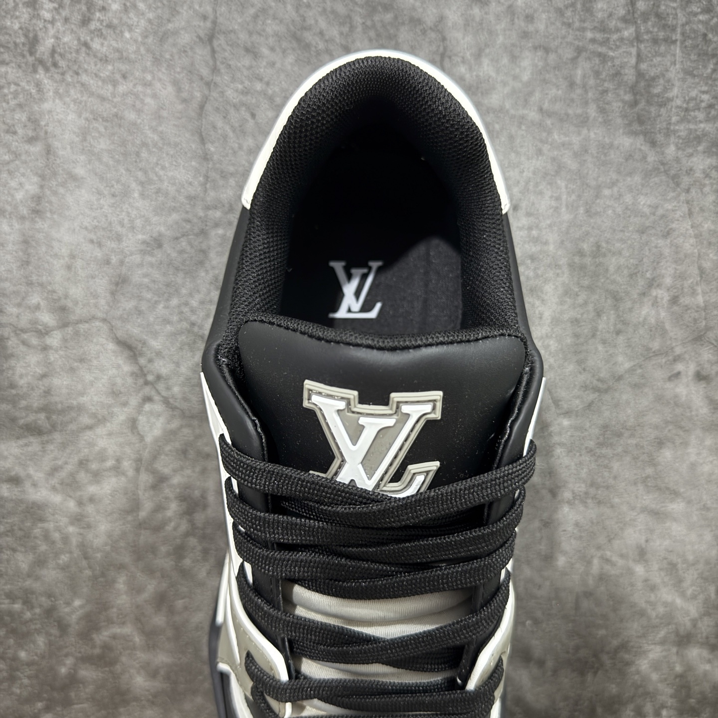 Louis Vuitton Trainer Sneaker T538010 | Supeerbuy Spreadsheet